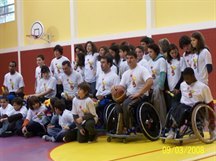 Uma das várias demonstrações de Basquetebol em Cadeira de Rodas nas escolas. Sarrazola - Colares